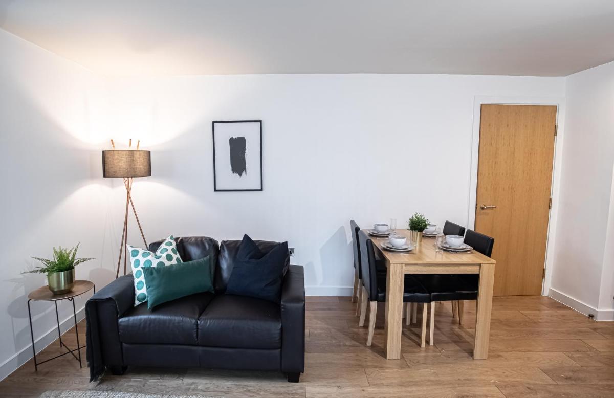 Stylish 2 Bed City Centre Apartment Sheffield - Available & Book Today - Housity
