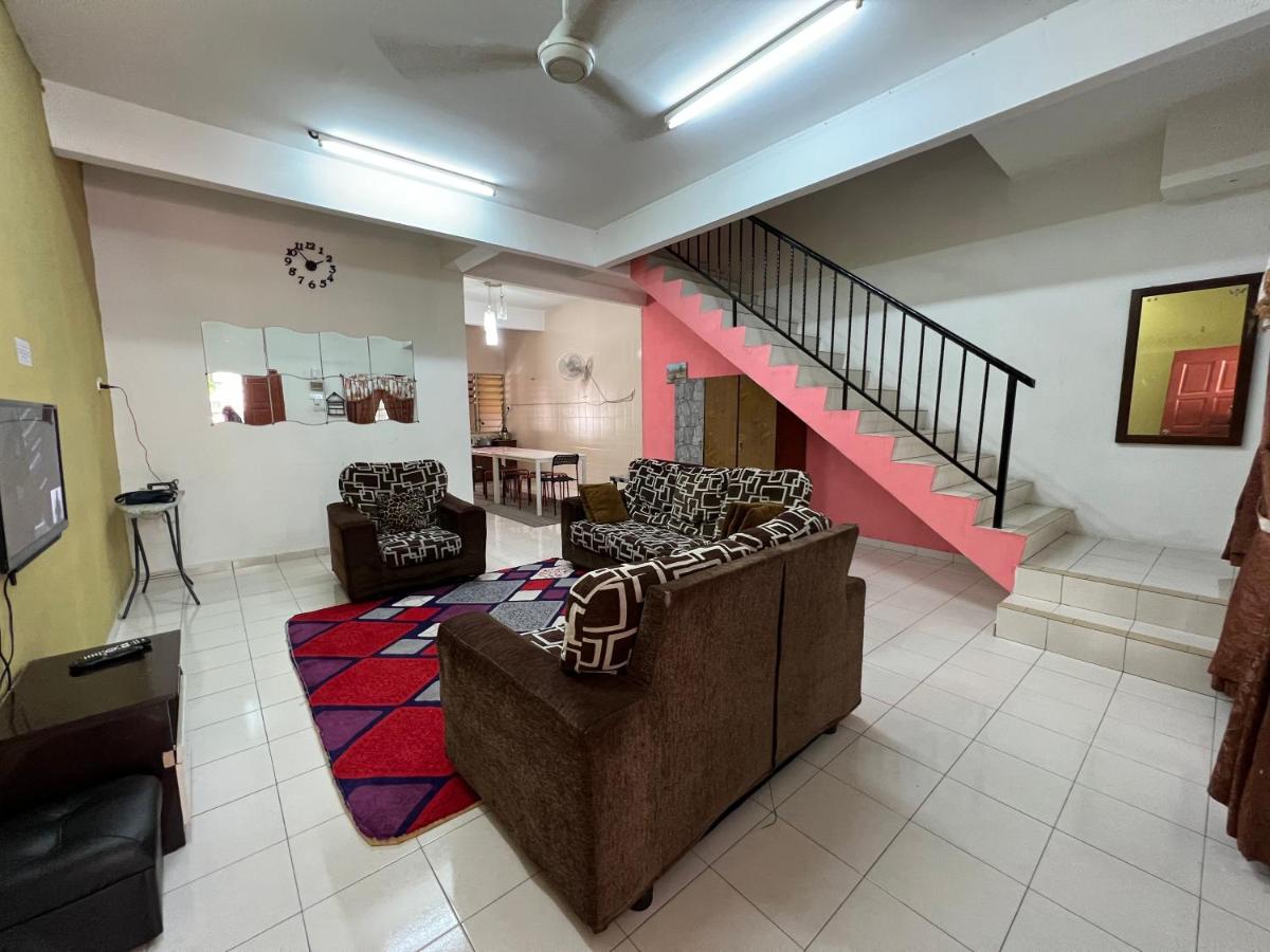 Homestay D-Zara - Housity