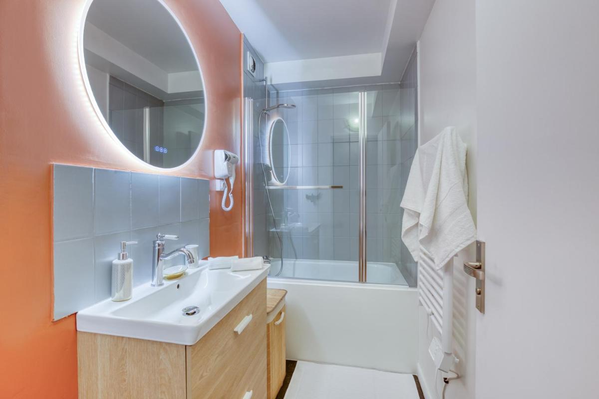 Studio Hôtel - Lit King Size - Parking - Wifi - Proche CDG - Housity