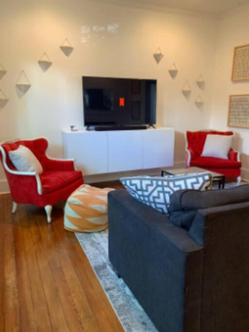 Clinton Home Guest Room - Private Bath Shared commons - Housity
