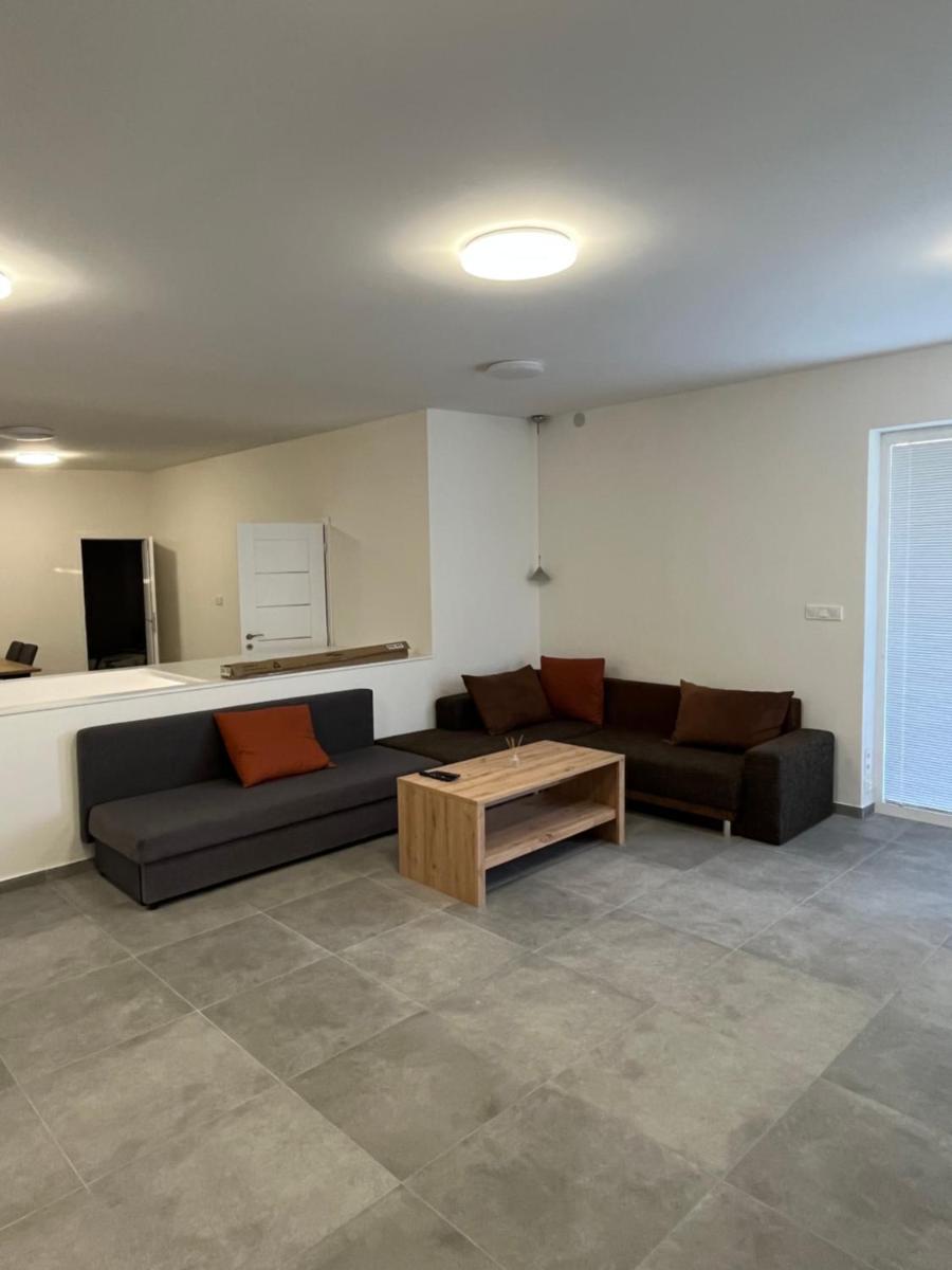 Moderný apartmán pri kúpalisku na Kurinci - Housity