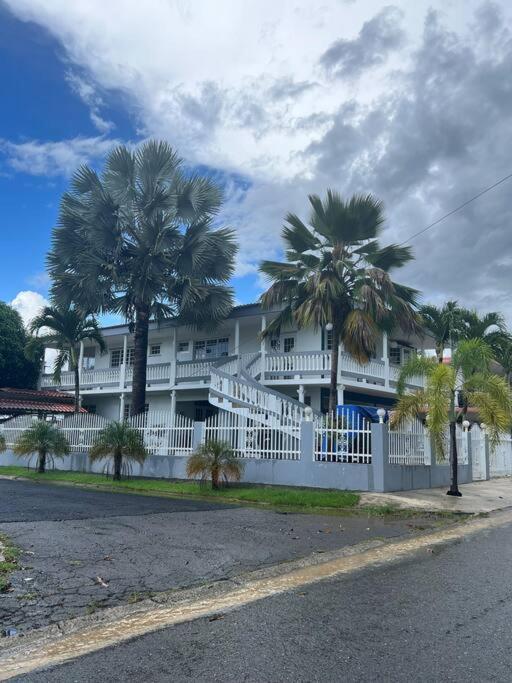 Suitetrails - Mayaguez Spacious 3 bedroom villa