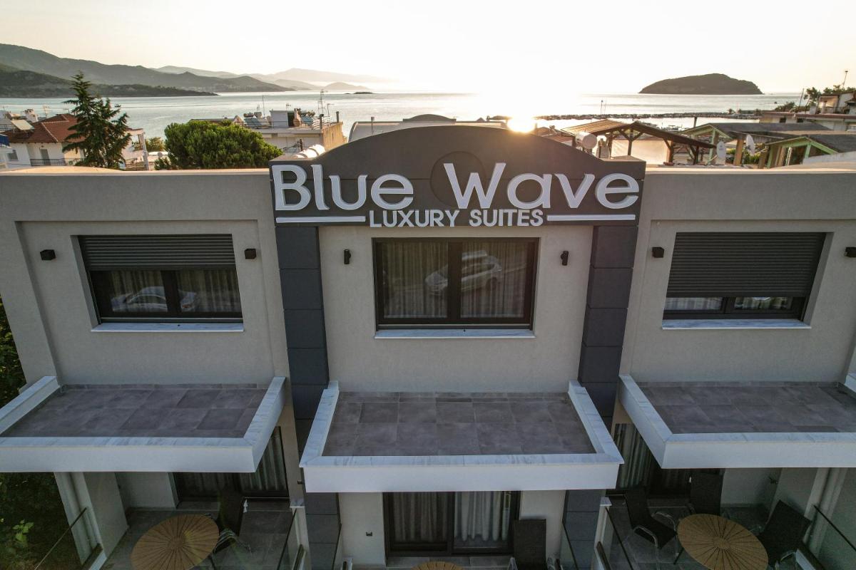 Blue Wave Luxury Suites - Housity