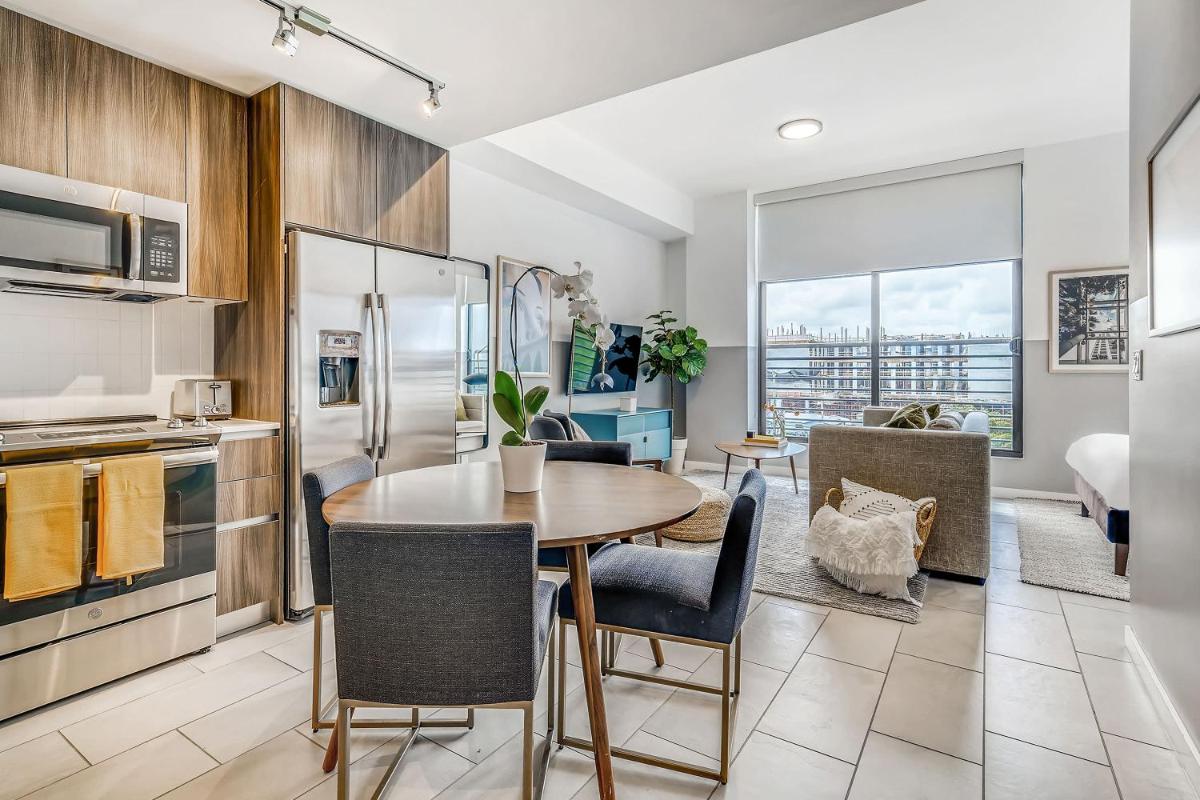 Sentral Studio Apt with Den in Wynwood - Housity