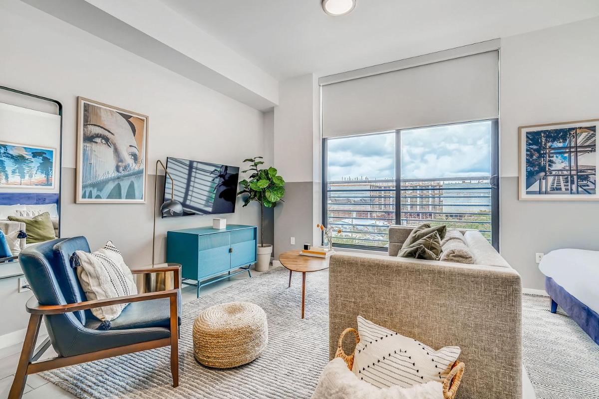 Sentral Studio Apt with Den in Wynwood - Housity