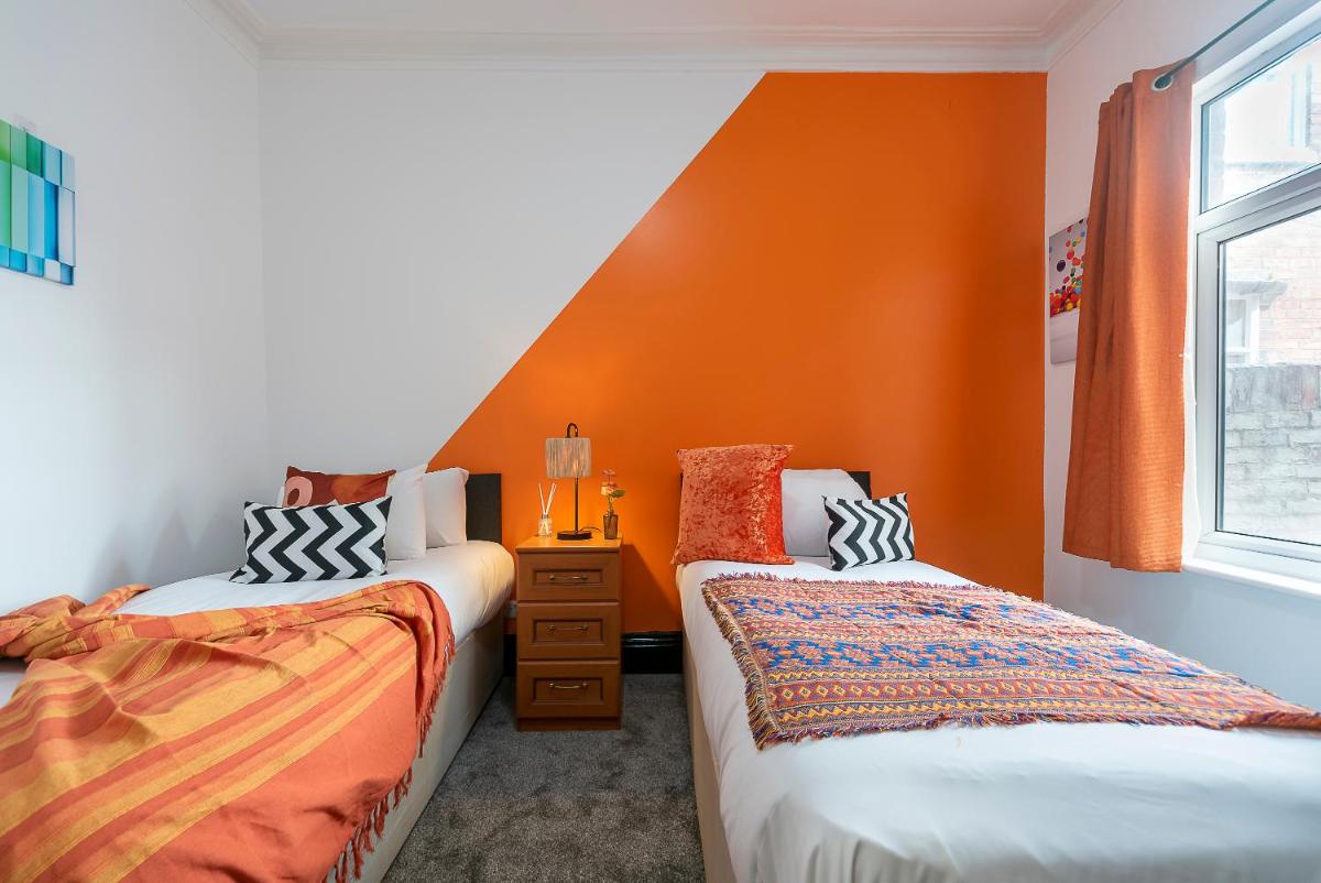 Ground Floor 2 Bedroom Comfortable Spacious Home Miracle - Housity