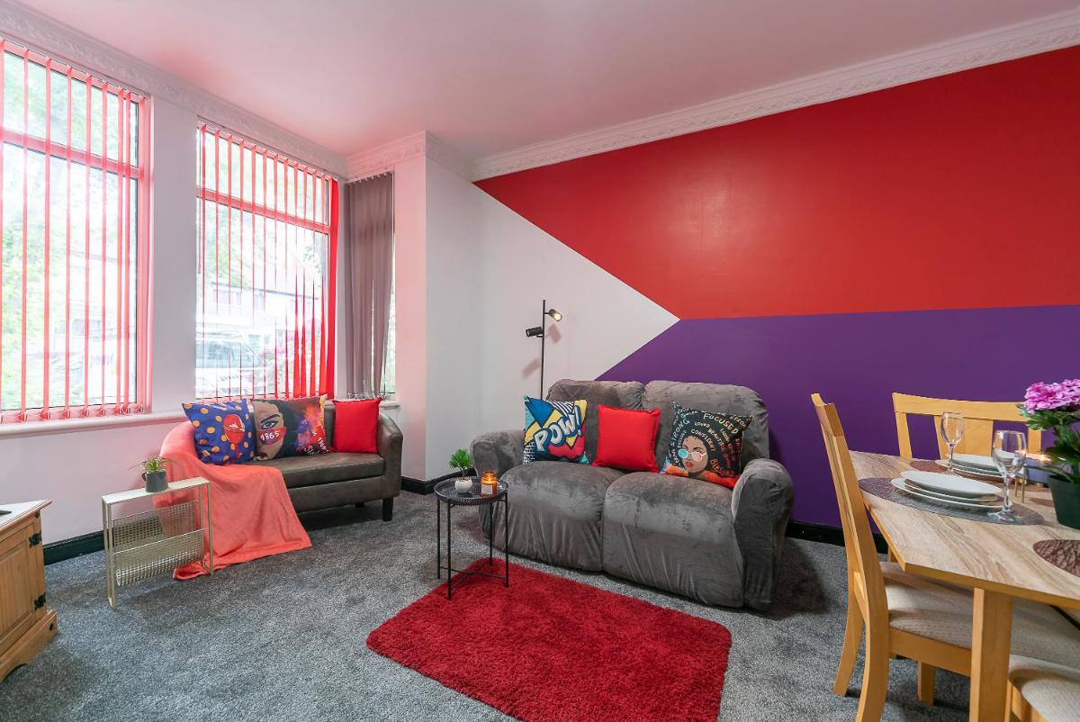 Ground Floor 2 Bedroom Comfortable Spacious Home Miracle - Housity