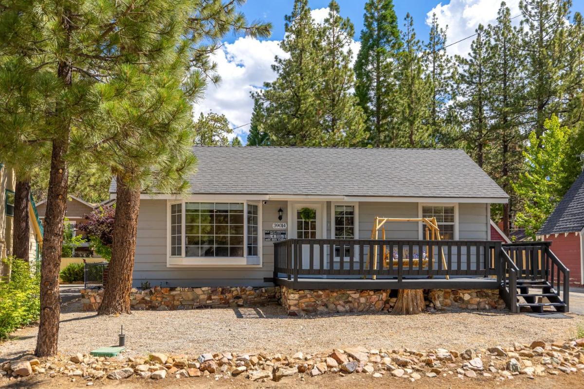 Bayview Bungalow - Cabin with Hot Tub One Block from Big Bear Lake! - Housity