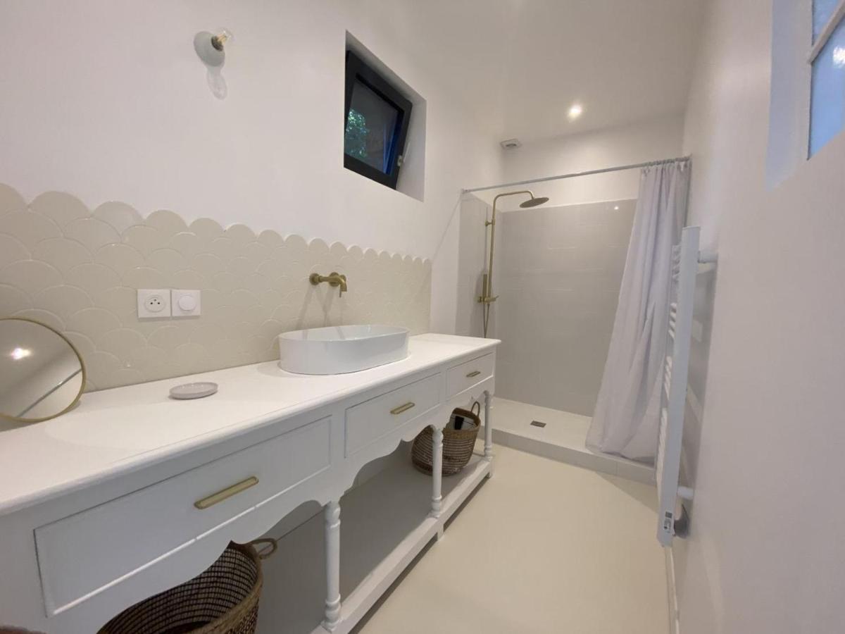 Gîte de Charme à Senlisse: Confort Haut de Gamme, Parc Arboré, Cheminée, Wifi Gratuit, Proche Châteaux - FR-1-527-9 - Housity
