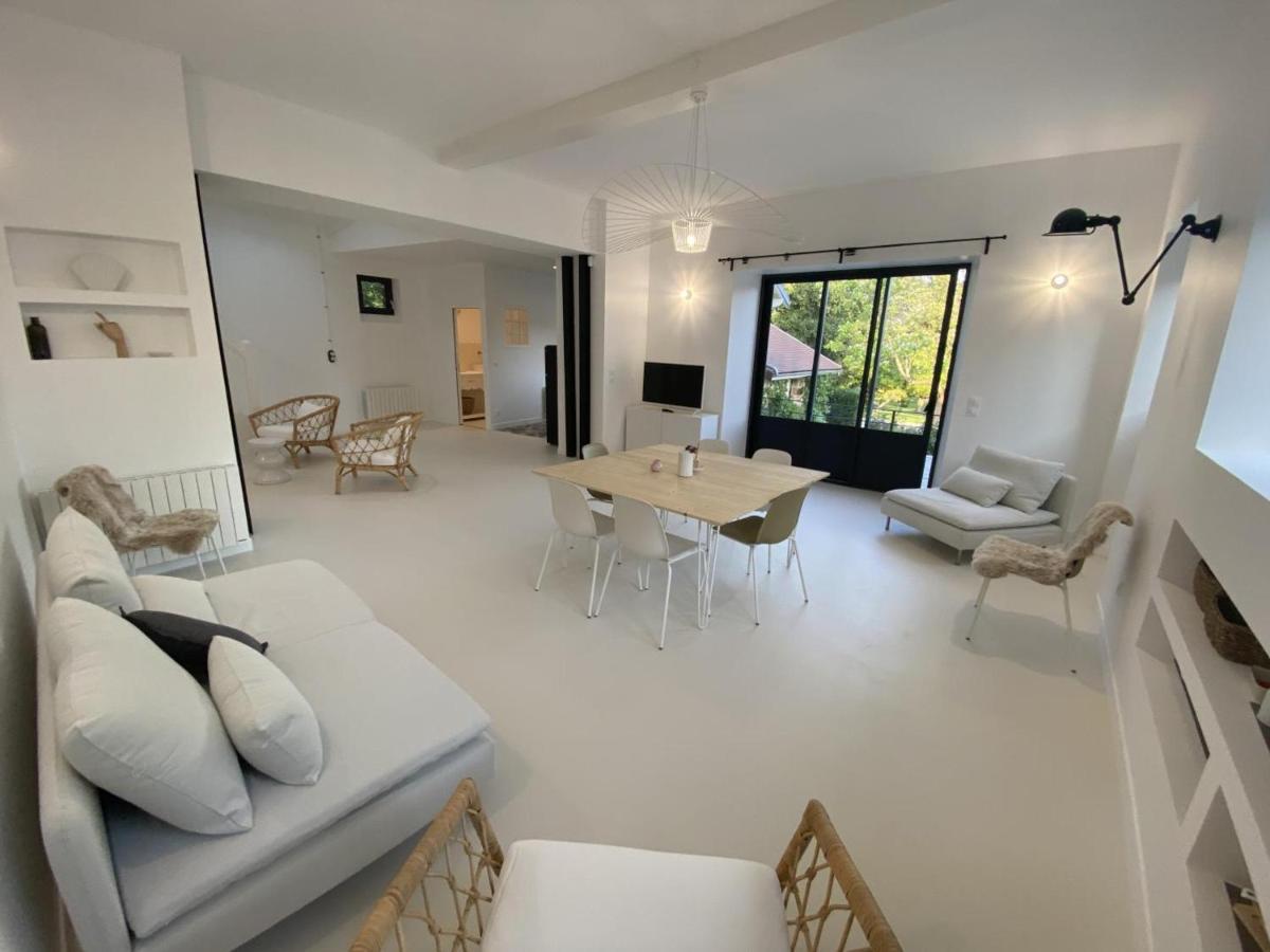 Gîte de Charme à Senlisse: Confort Haut de Gamme, Parc Arboré, Cheminée, Wifi Gratuit, Proche Châteaux - FR-1-527-9 - Housity