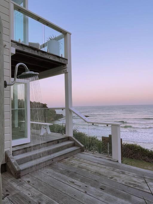 BAY PROPERTIES . Beach House Studio - Housity