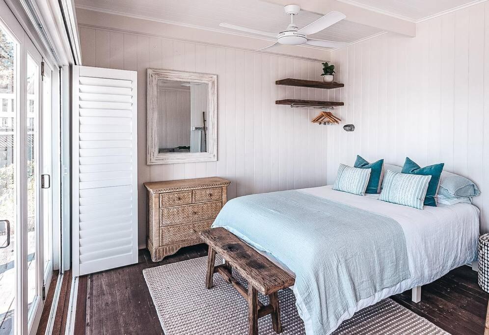 BAY PROPERTIES . Beach House Studio - Housity
