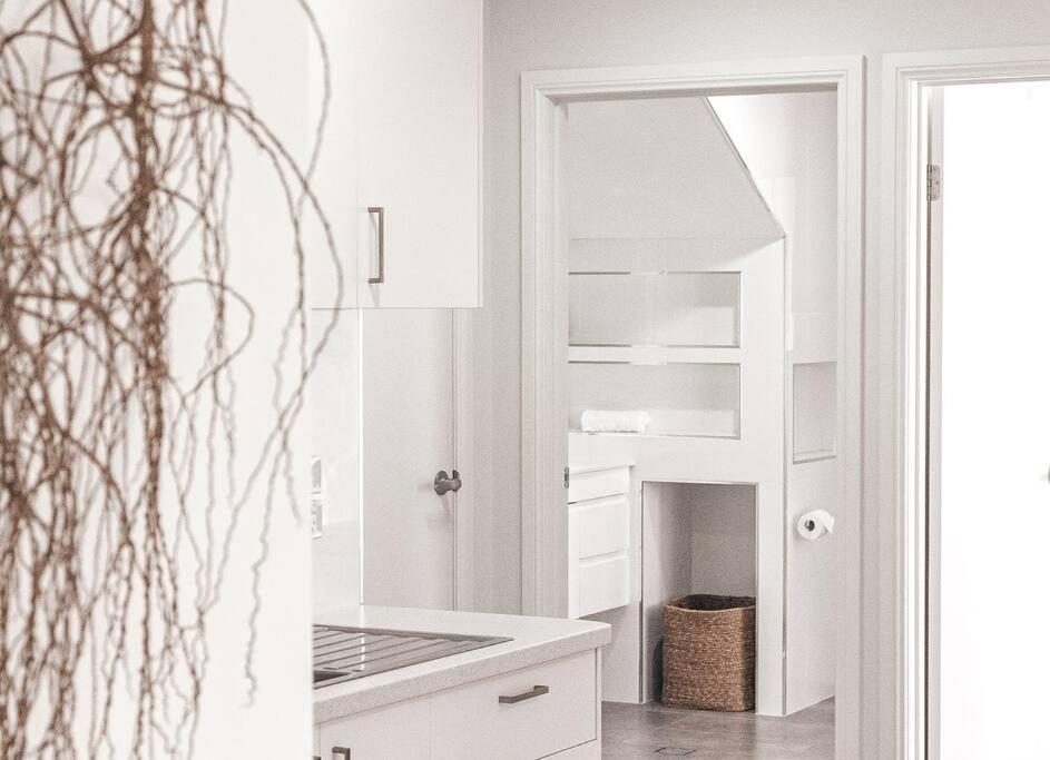 BAY PROPERTIES . Summer Salt On Main - Housity
