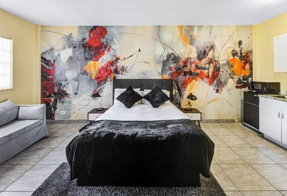 Private Hallandale Beach Studio wBath walking distance to the beach pool free parking - Housity