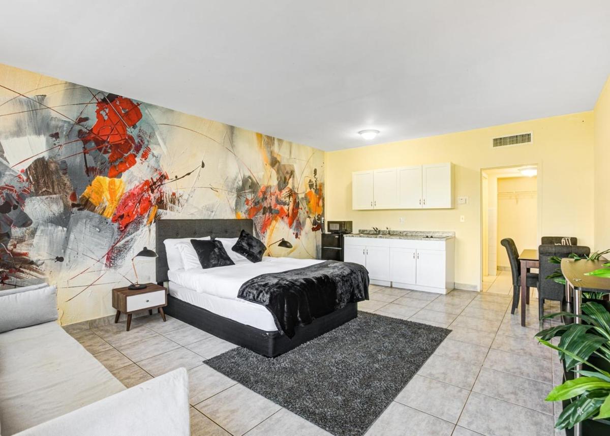 Private Hallandale Beach Studio wBath walking distance to the beach pool free parking - Housity
