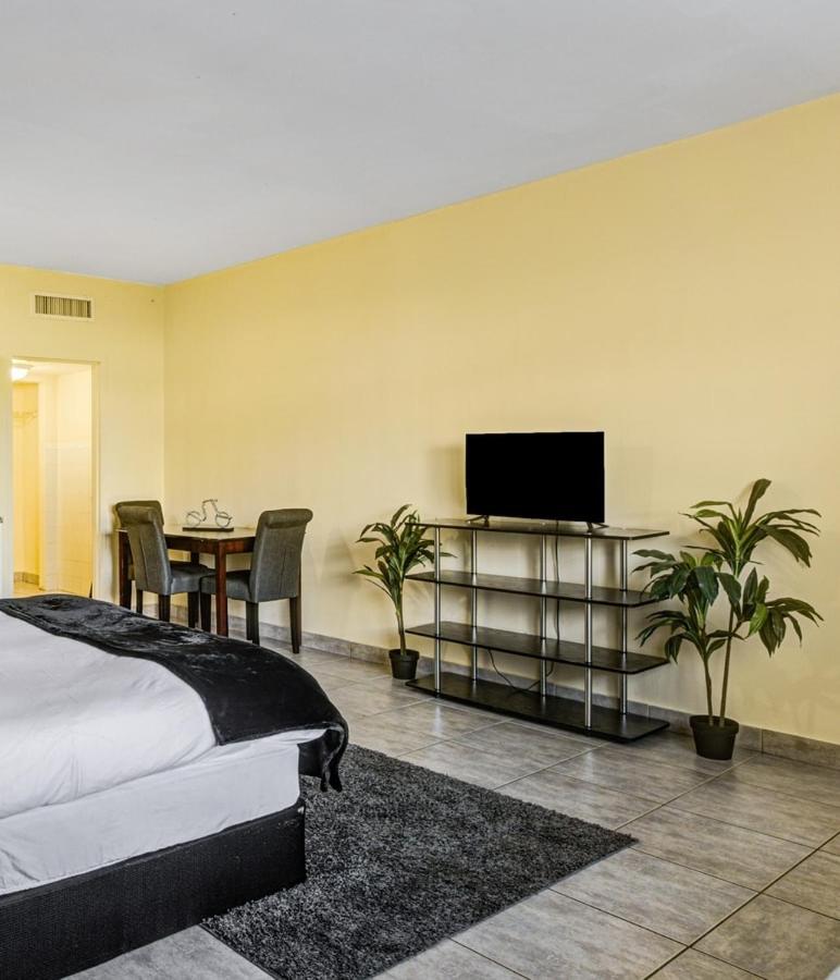 Private Hallandale Beach Studio wBath walking distance to the beach pool free parking - Housity