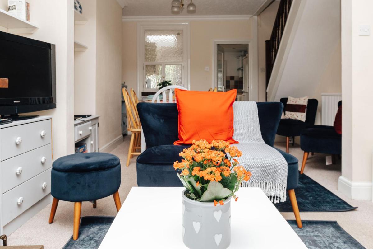 Park End House - Parking, Pet Friendly - Housity