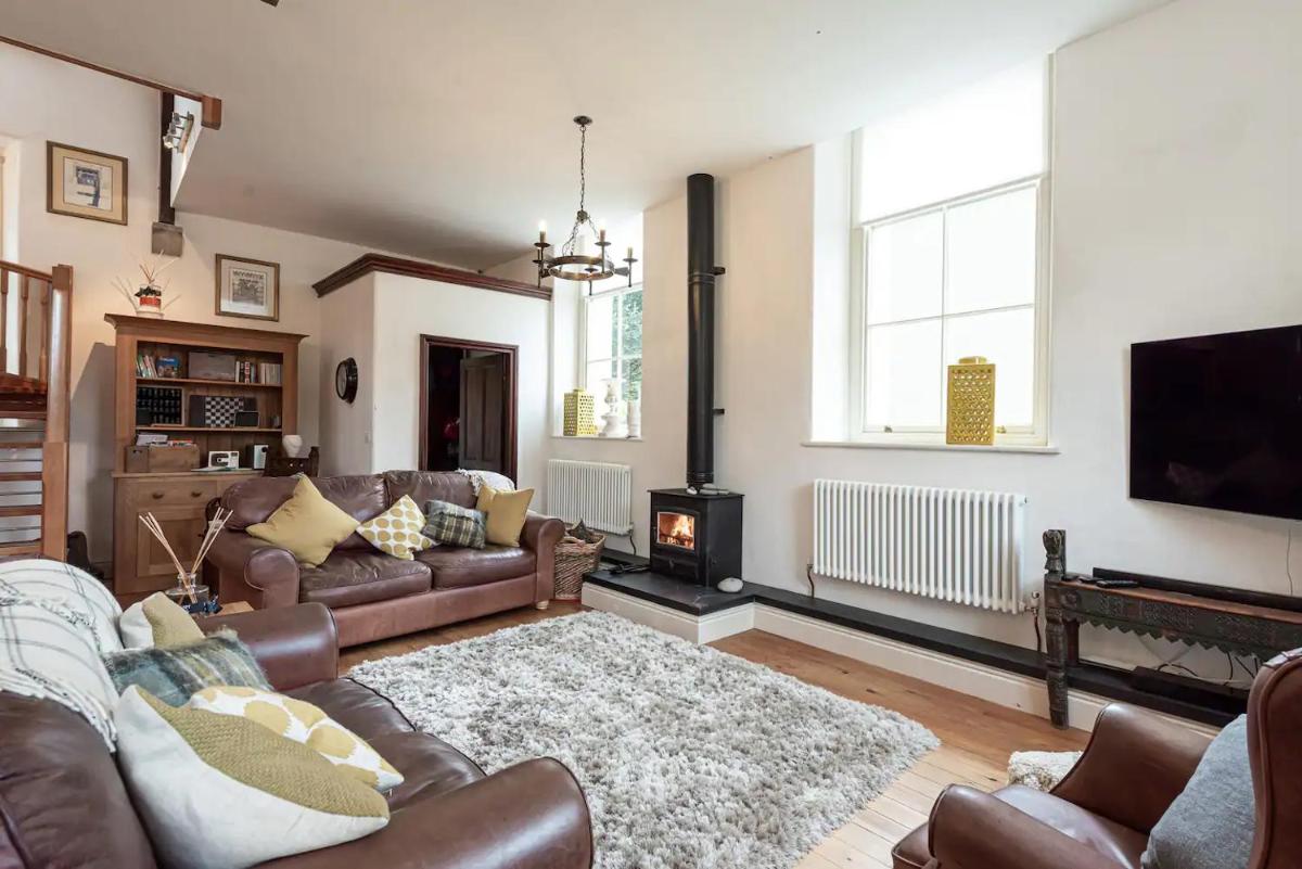Converted Chapel, Stunning Sea & Mountain Views! - Housity