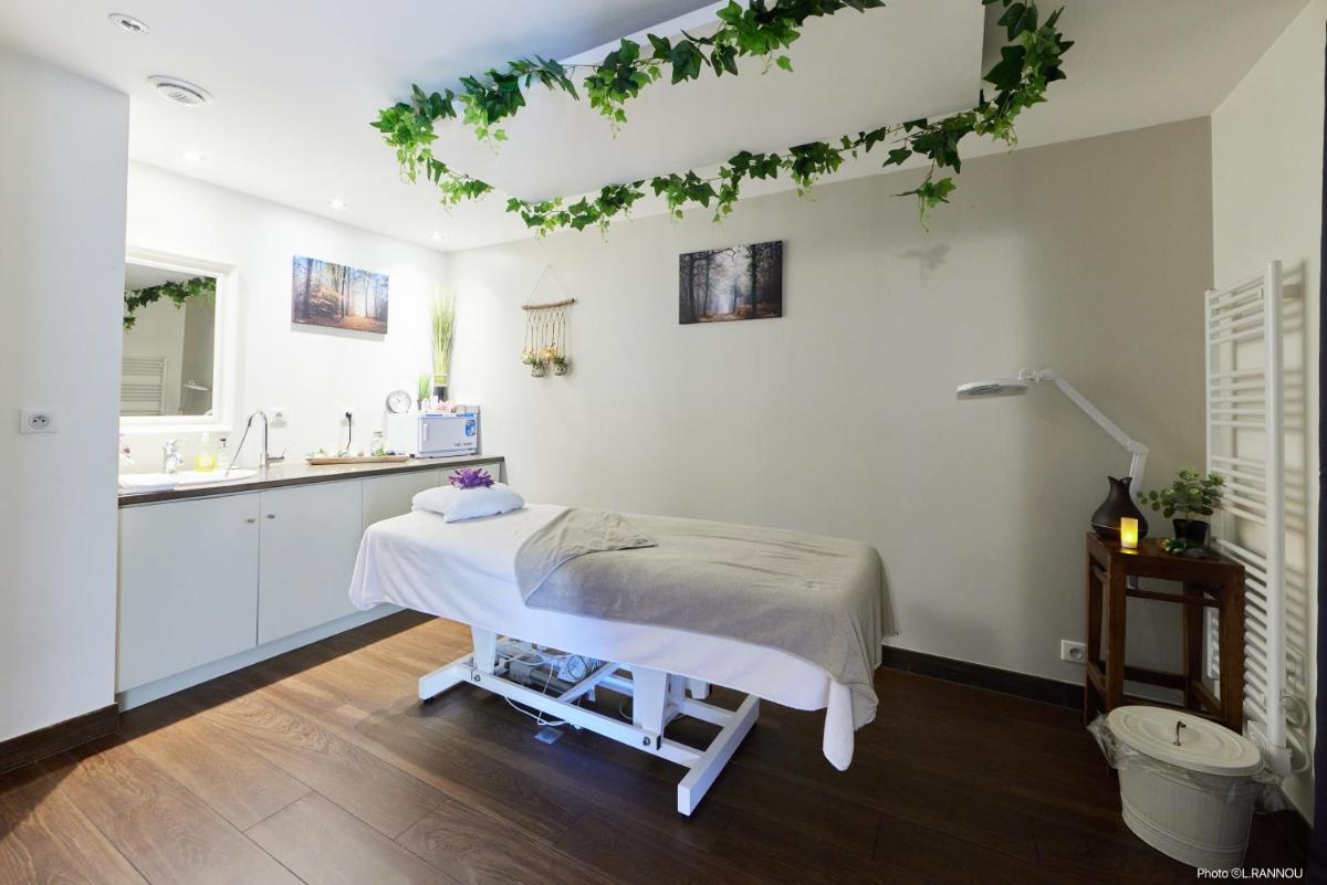 Logis Hotel, restaurant et spa Le Relais De Broceliande - Housity