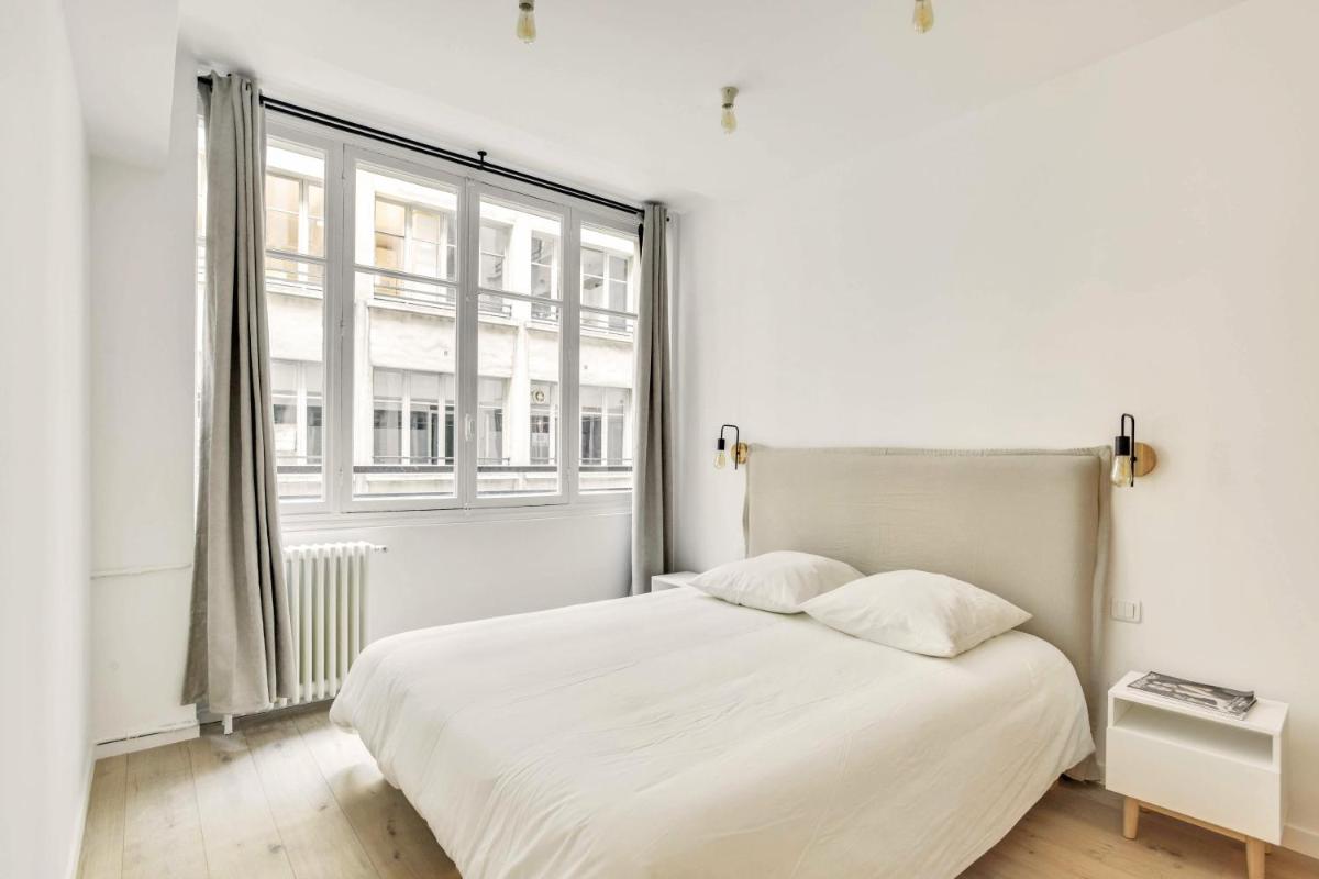 Suitetrails - Central & Stylish renovated Parisian apt / 6-8 guests