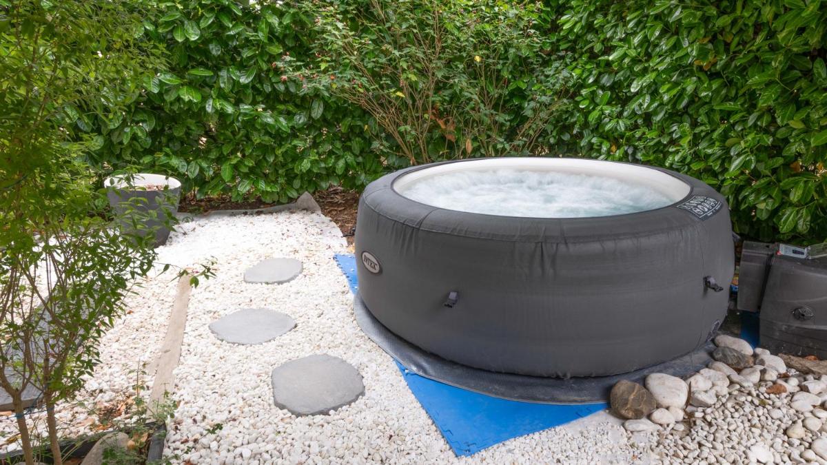 Idéal couple Jacuzzi et jolie cour intérieure - Housity