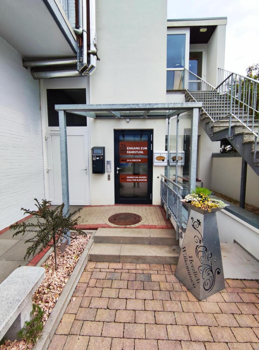 Schäfers Hotel, Self Check In, Cafe am Hotel - Housity