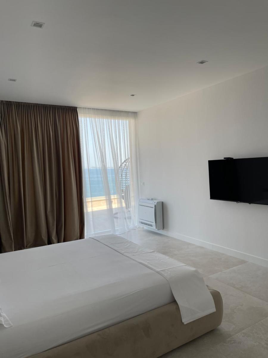 Sara Beach House - Housity