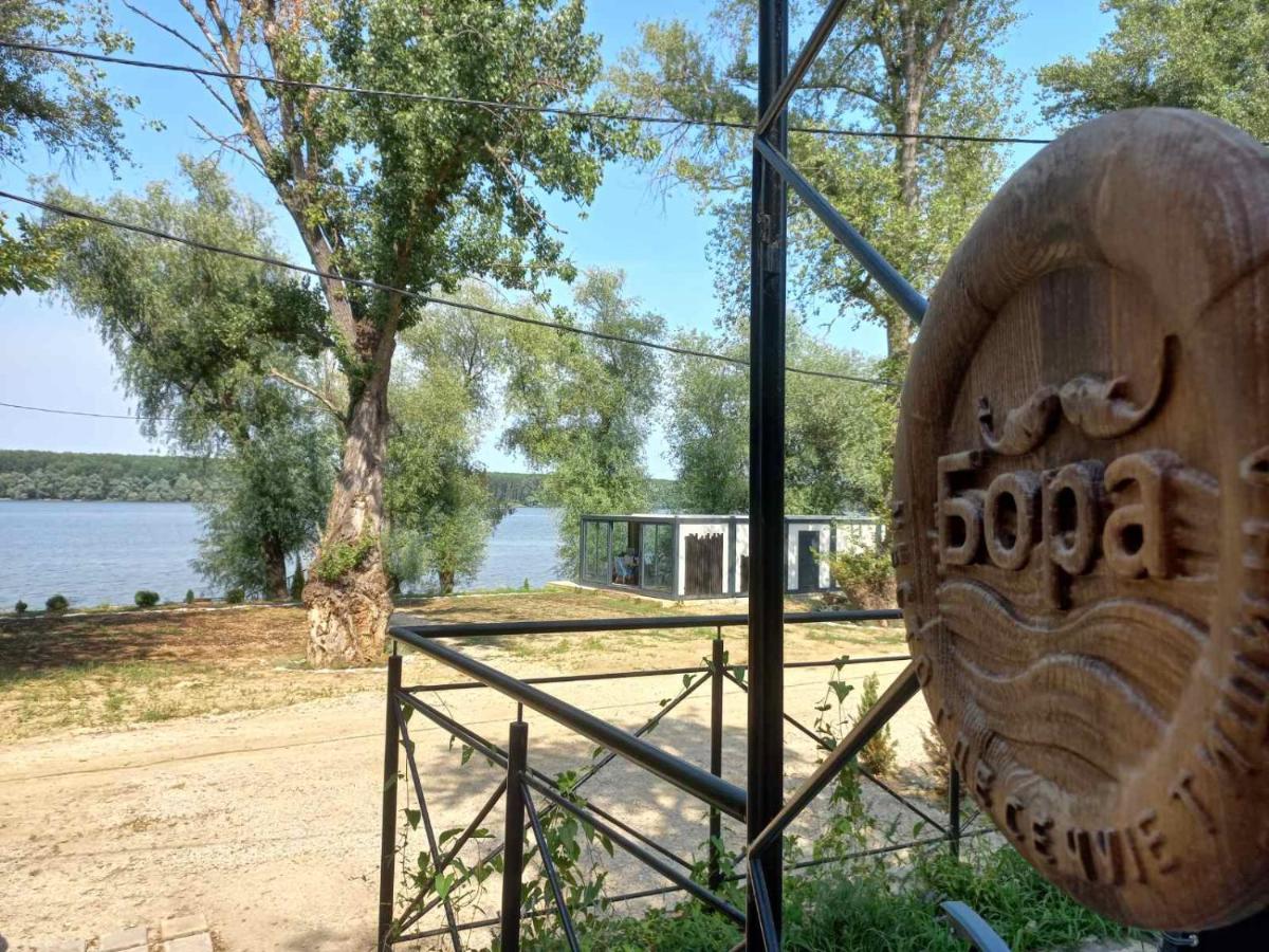 Bora kuće na reci - Housity