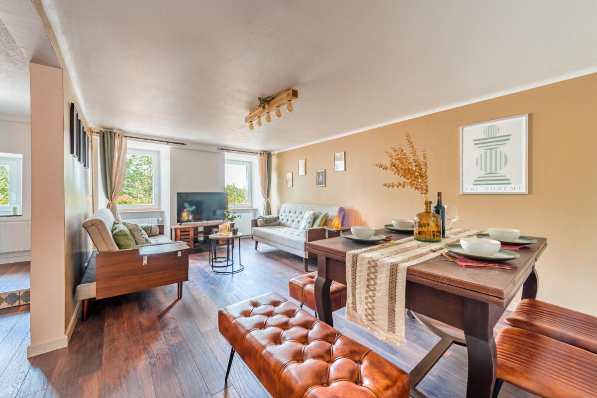 Havre de paix au pied du château et des remparts - Housity