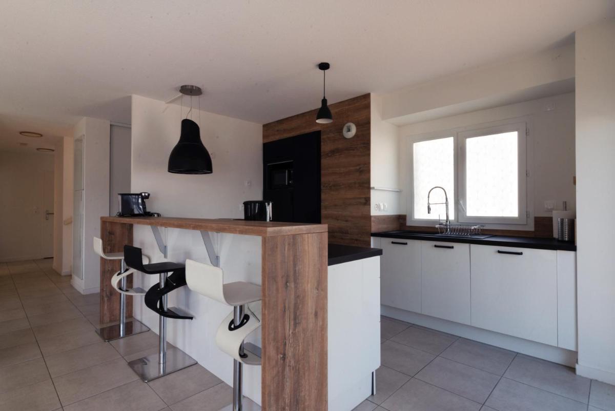 Queyries - Duplex 4 chambres - Terrasses - Housity