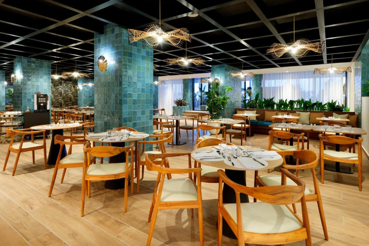 Un restaurante o sitio para comer en TRS Ibiza Hotel - Adults Only