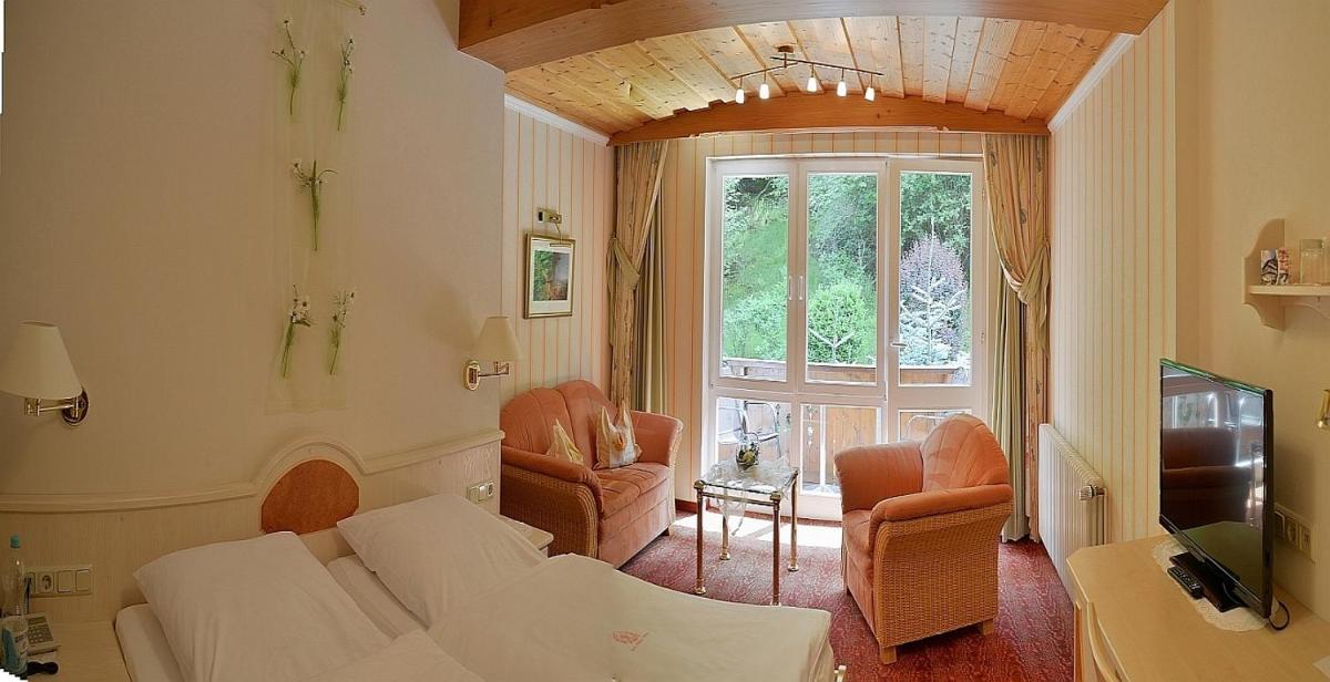 Hotel Zum weißen Stein - Housity