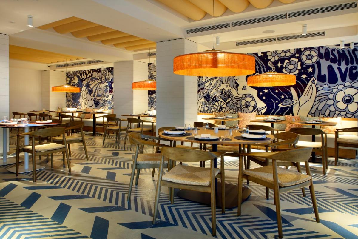 Un restaurante o sitio para comer en TRS Ibiza Hotel - Adults Only