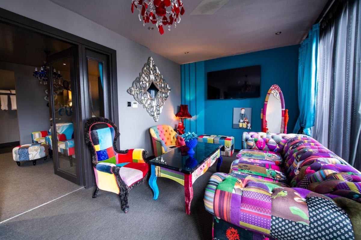 The Exhibitionist Hotel - Housity