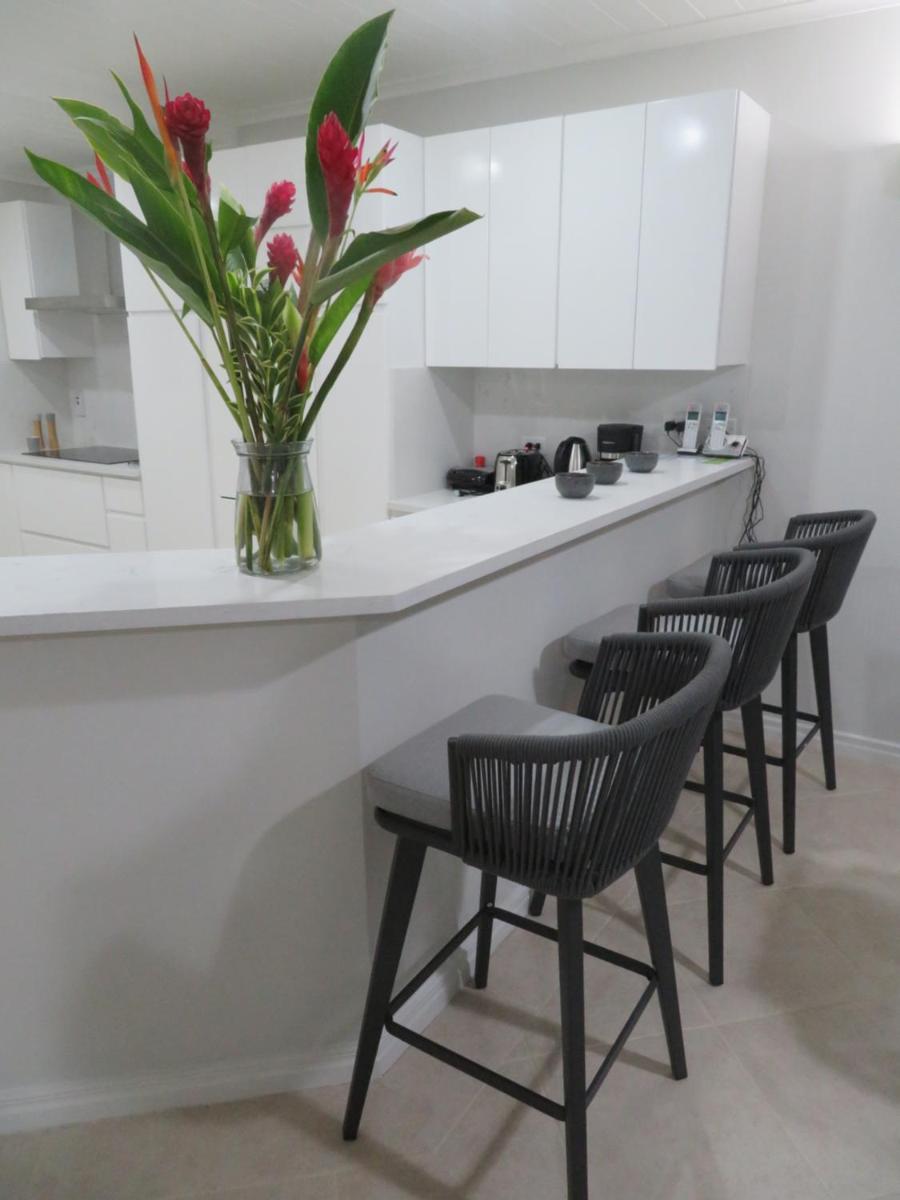 Porters Gate townhouse 3 bedroom 3 bathroom private garden with dip pool - Housity