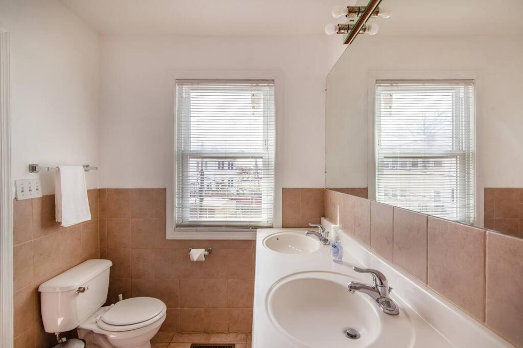 Relaxing, Spacious, Private, Walkable in Petworth! - Hizvo