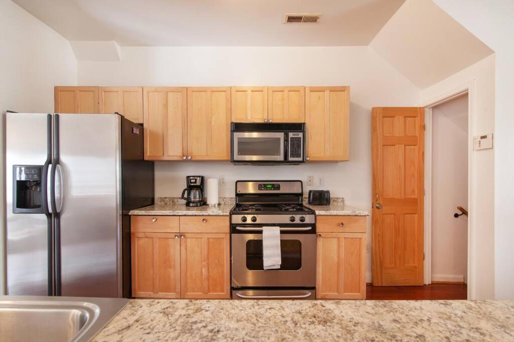 Relaxing, Spacious, Private, Walkable in Petworth! - Hizvo