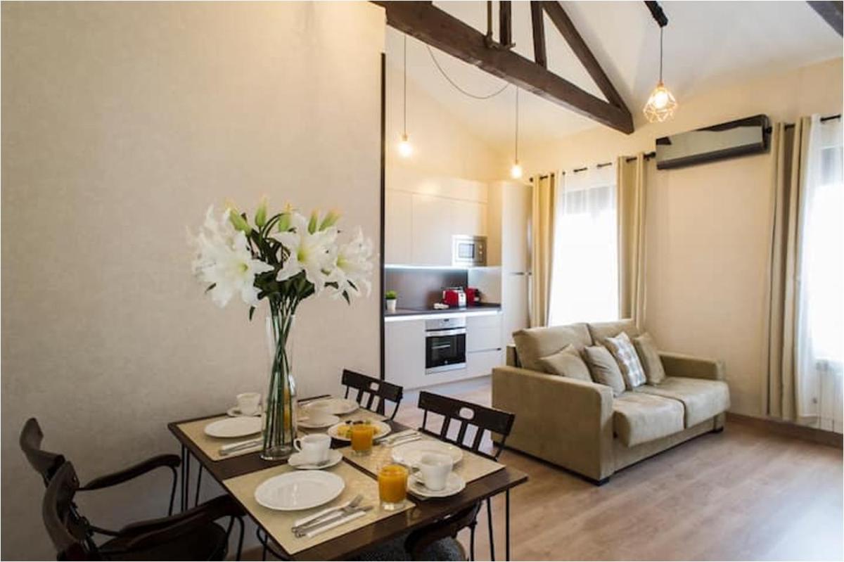 Suitetrails - PREMIUM APARTMENT LA LATINA 1.