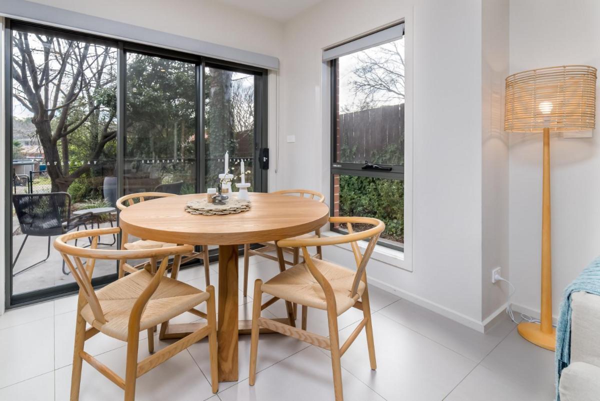 Townhouse in Cul-de-sac with Direct Street Access - Housity
