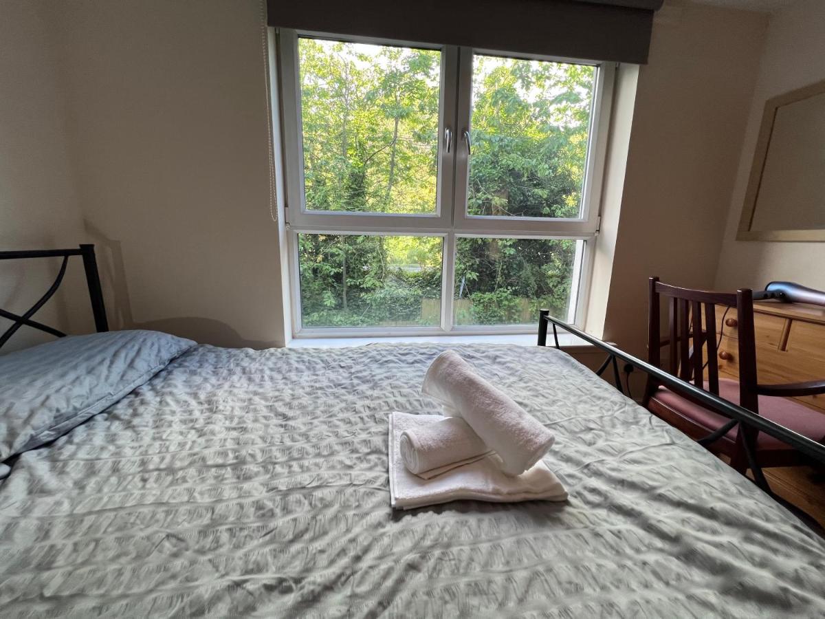 Lovely 2-Bed Serviced apartment with free parking - Housity