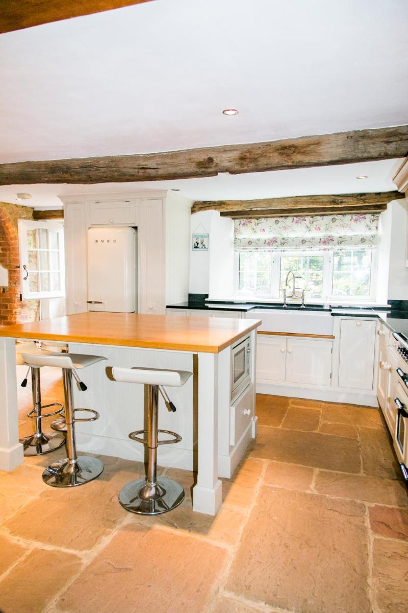 Charming country cottage with garden - Housity