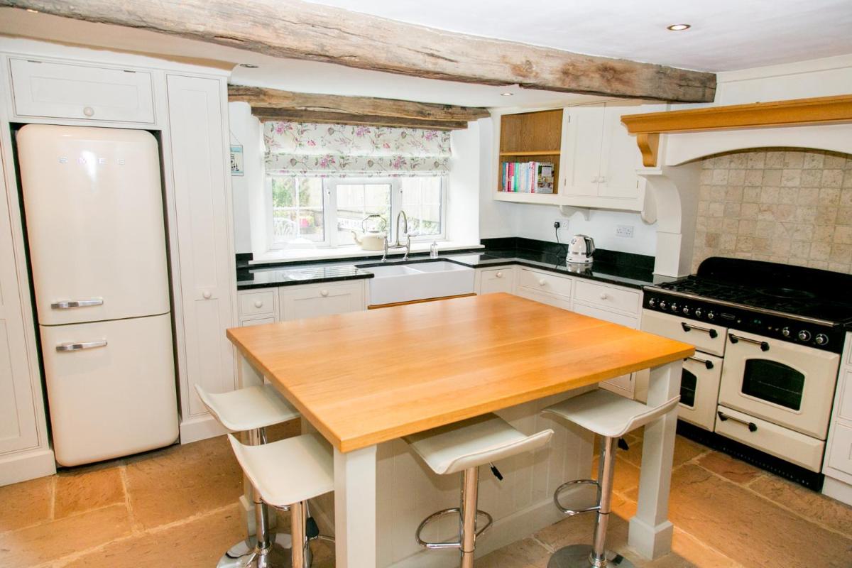 Charming country cottage with garden - Housity