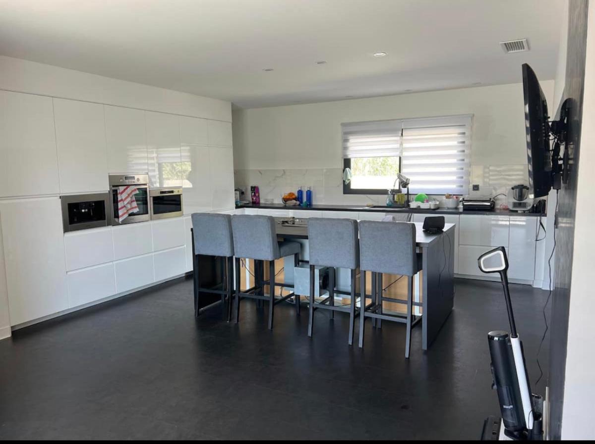 Magnifique villa avec piscine - Housity