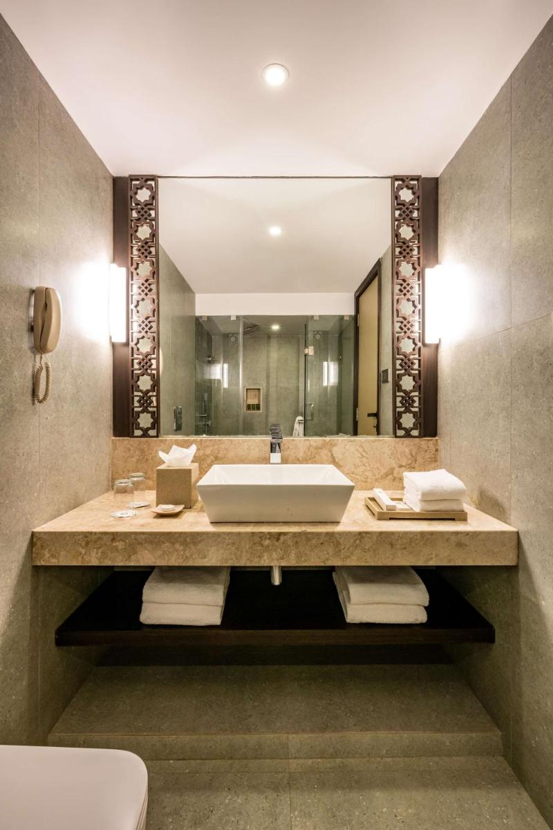 Silver Waves Resort & Spa - Daman - Housity