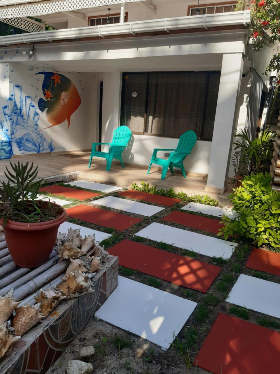 Suitetrails - JOEBI'S HOUSE walking distance to Rocky Cay beach ideal for families or groups