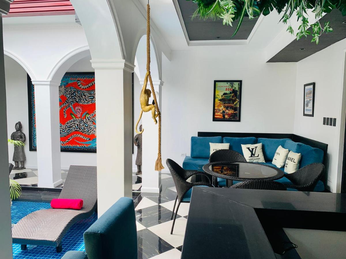 Golden Gorilla Villa with private pool & jacuzzi - Housity