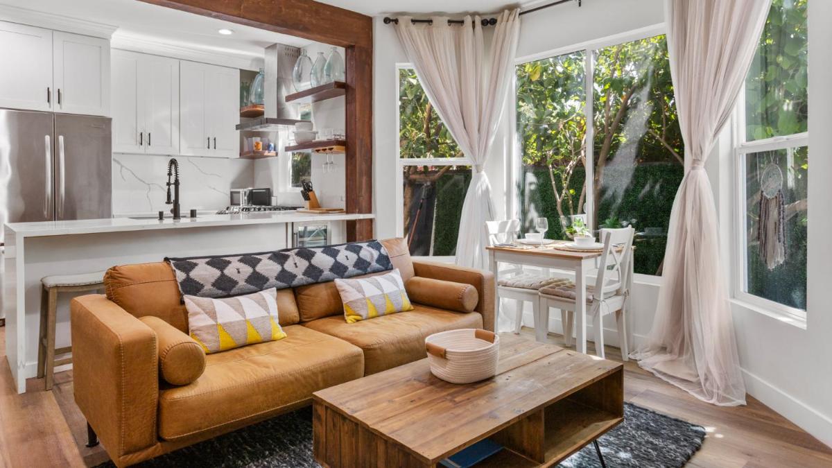 Newly Remodeled Beautiful 2BR Flat in Atwater Village - Housity