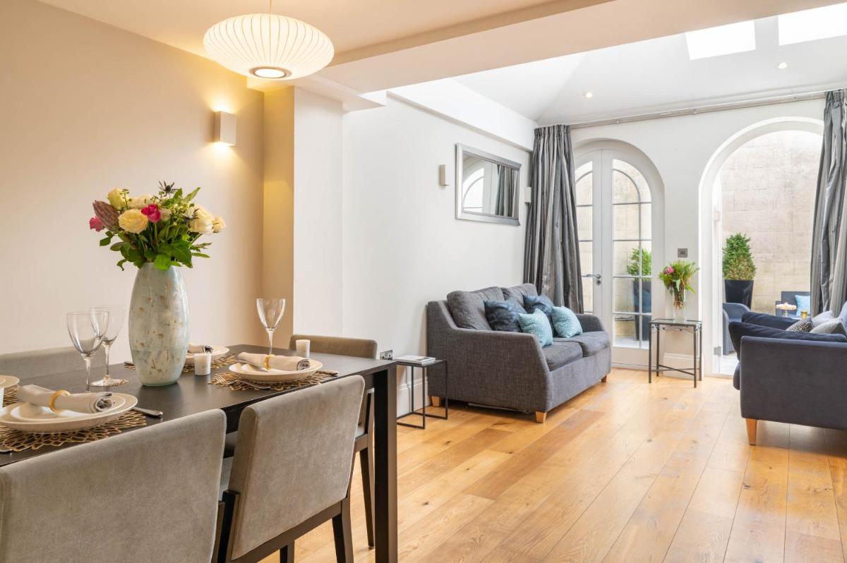 Bath Circle - Housity
