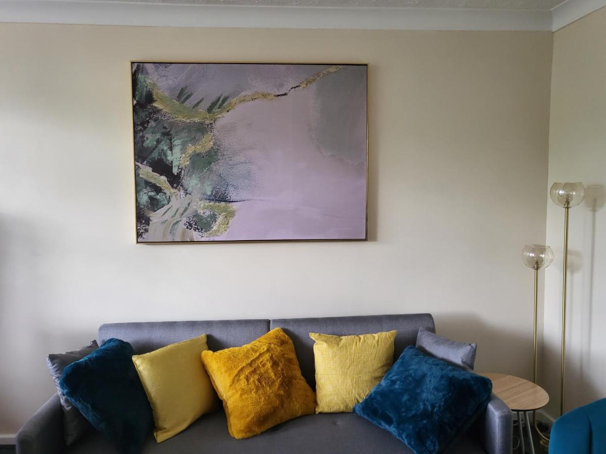 Relaxing serviced apartment with parking & free Wi-Fi - Housity