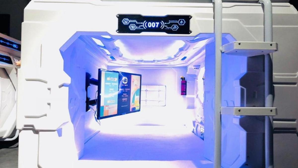 MET A Space Pod at Arab Street - Housity